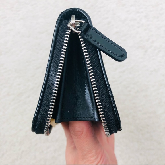 Auth Chanel patent leather zip around wallet - Picture 13 of 17